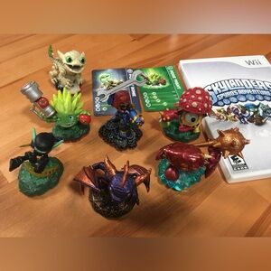 Nintendo Wii Game - Skylanders Trap Team figure lot and Spyro’s Adventure Game